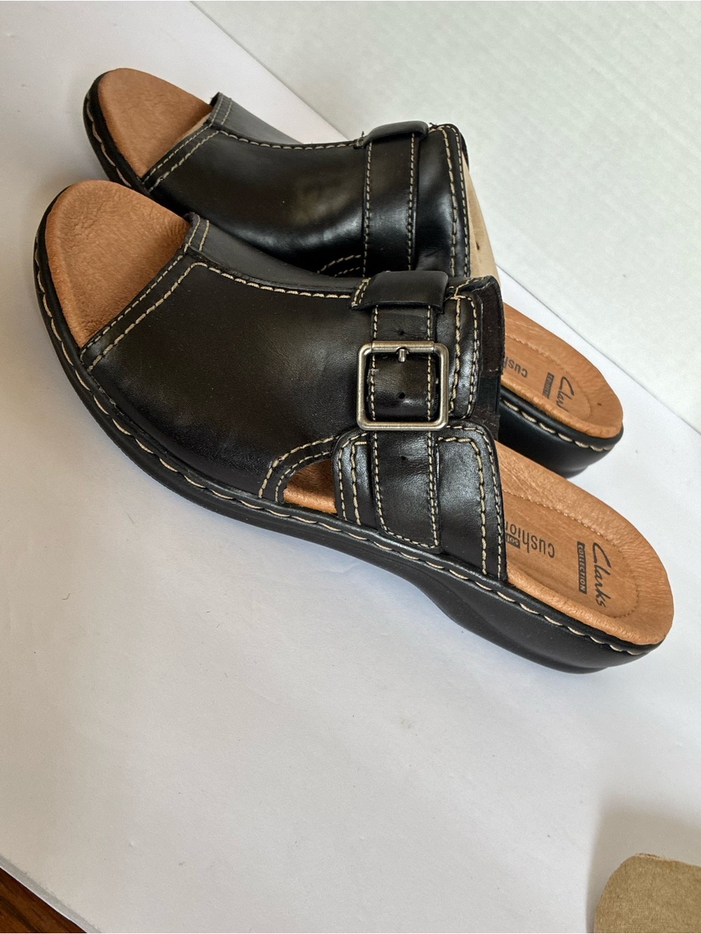 Clarks Collection Women’s 8 M Black Leather Slide Sandals Cushion Soft NIB